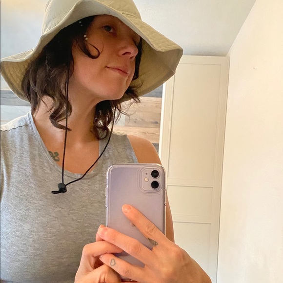 Mtn Equipment Co-Op sport sun hat made in canada - Picture 3 of 3